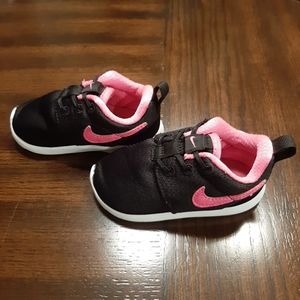Toddler size 6 Nike's
